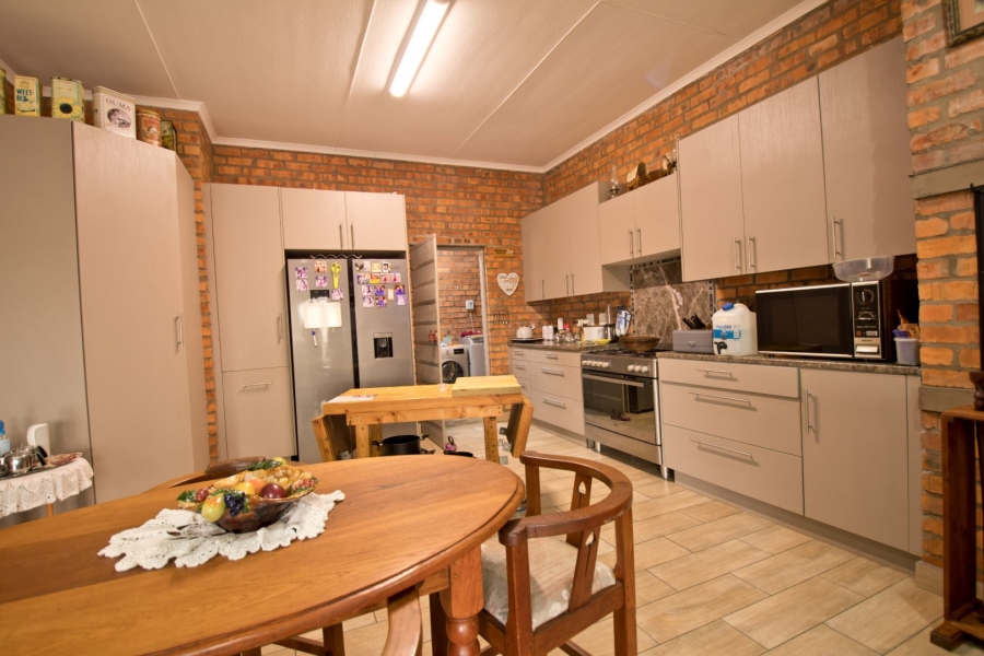 4 Bedroom Property for Sale in Fraaiuitsig Western Cape